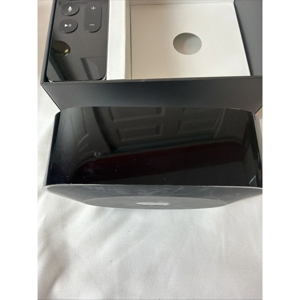 Apple TV A1625 MGY52LL/A HD 32GB Media Streamer 4th Generation